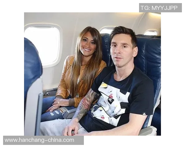 足球巨星家庭温馨合影:球场之外的幸福时光,男主角携亲人共享美好瞬间